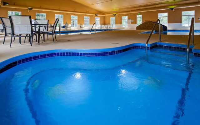 Crandon Inn and Suites