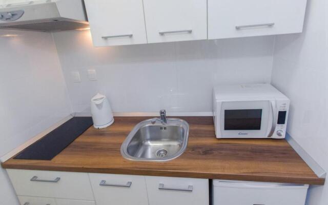 Derek Apartments