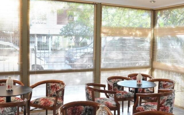 Mirivili Rooms & Suites Hotel