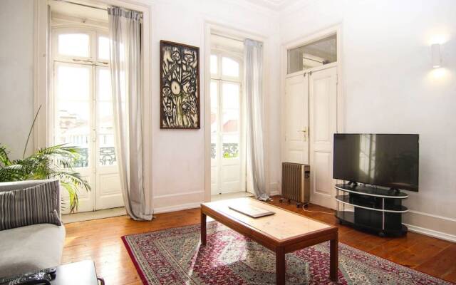 Spacious And Bright 4 Bedroom Apartment