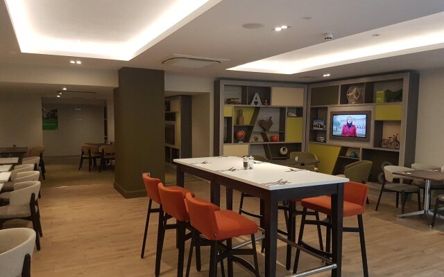 Holiday Inn Luton South - M1 Junction 9
