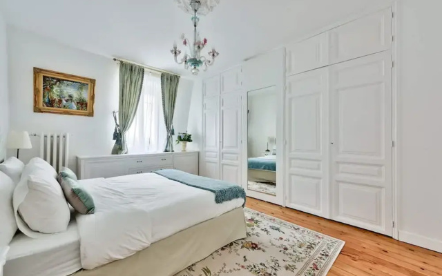 Noble Luxury Residence in the Heart of Paris