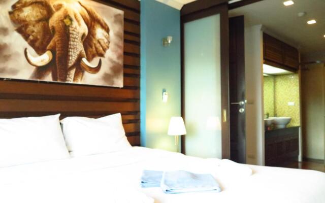 6-39 - 2 Bdr Condo With Balcony and Shared Pool