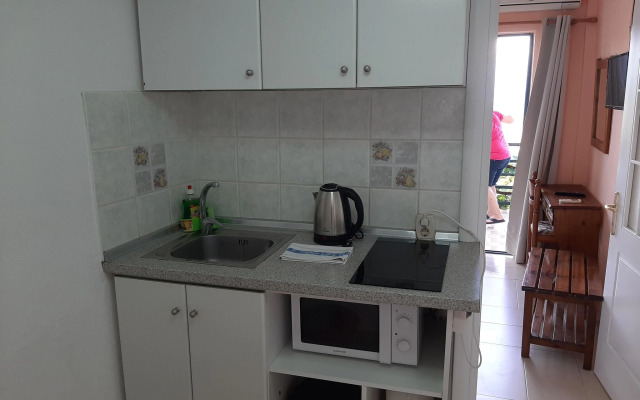 Tasteful apartment in Mpenitses with shared pool