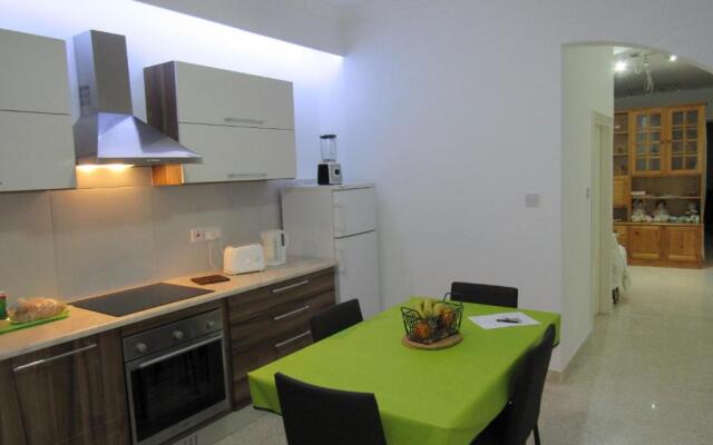 Central Studio Apartment