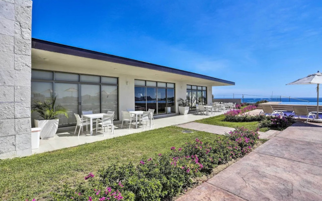 Luxe Cabo Condo w/ Ocean Views + Amenities!