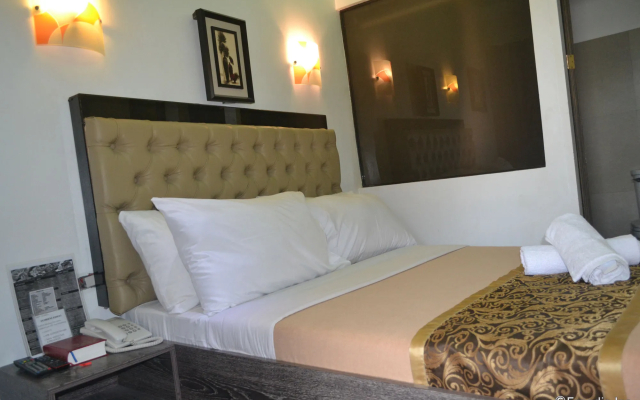 Zanrock MicroHotel