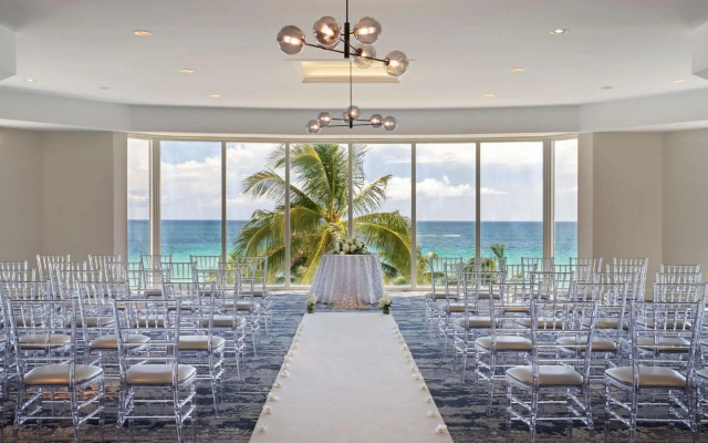 DoubleTree Resort & Spa by Hilton Ocean Point-N. Miami Beach