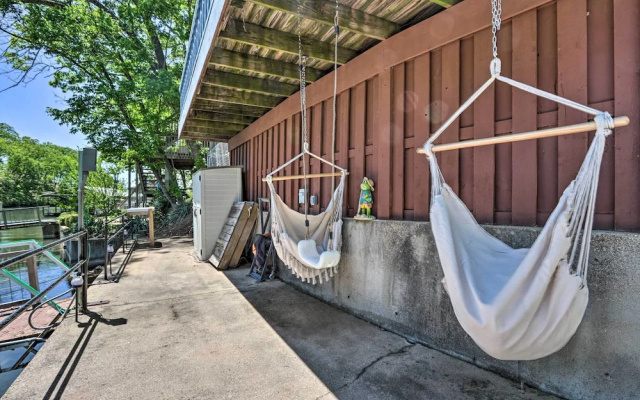 Lakefront Rocky Mount Cabin w/ Dock & Kayaks!