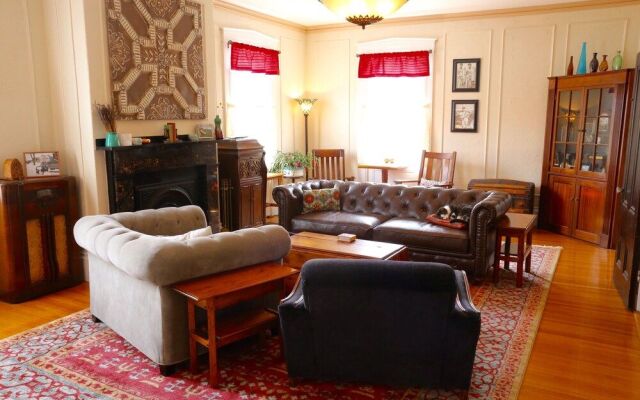 Stepping Stone Inn