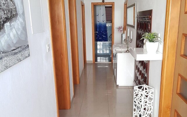 Spacious Apartment Neda