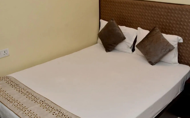 OYO 9193 Hotel Maple