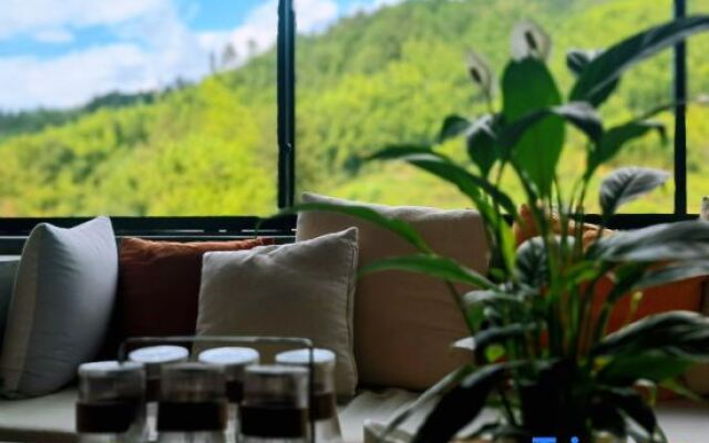 Wuyuan Zuo'an Zhiye Homestay (Guling Scenic Area)