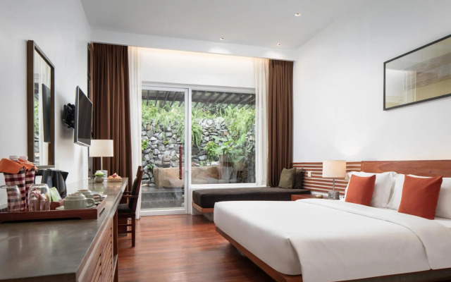 Lynnaya Urban River Resort