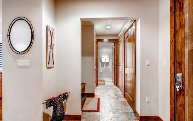 1 Bedroom Ski in, Ski Out Mountain Vacation Rental Just Steps from the Snowflake Ski Lift