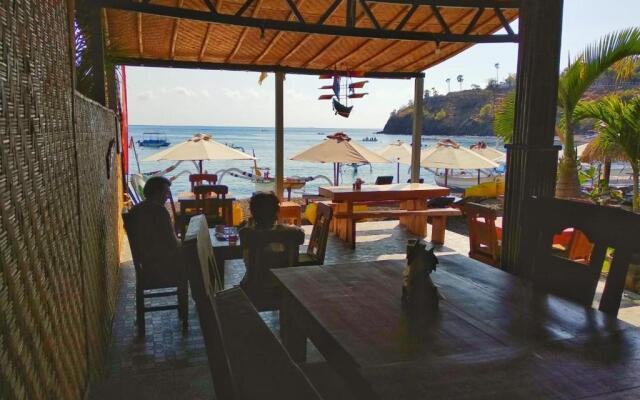 COCONUT BEACH BUNGALOWS & WARUNG Exst TemanTeman 2
