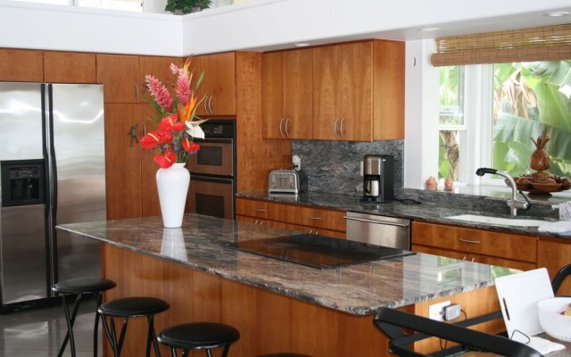 Kona Bay Seaclusion Oceanfront by RedAwning