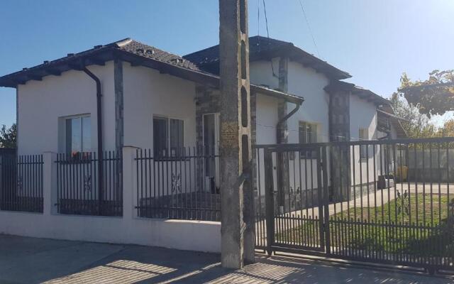 Casa Bradu Sharing Home