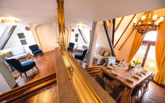 5BR 2BATH Masarykovo nábřeží apartment