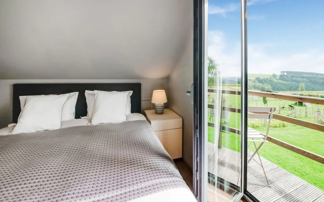 Tranquil Holiday Home in Mont with bubble bath, Terrace, Garden