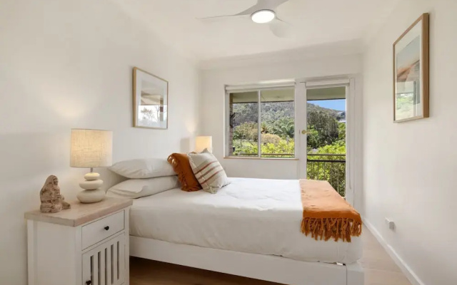 Sunrise Cove 2-bed Apartment at Newport Beach