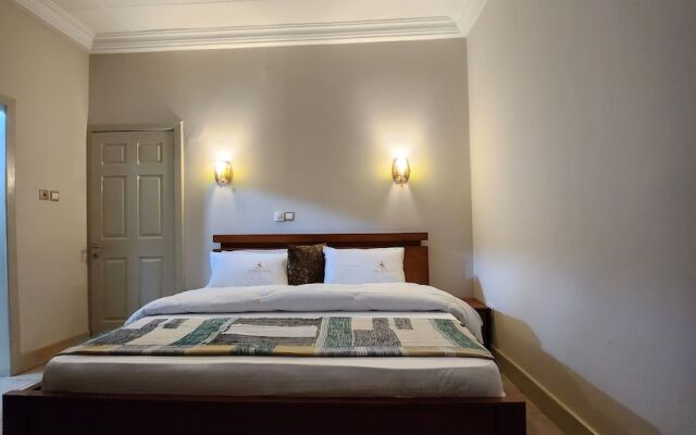 Manet Court Estates