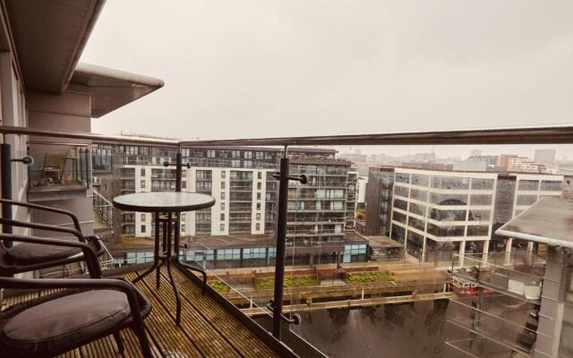 Deluxe City Apt, River Canal View& Free Parking!