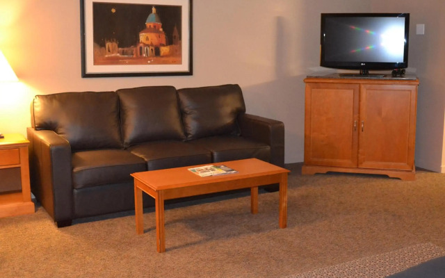 Royal Hotel West Edmonton, Trademark Collection by Wyndham
