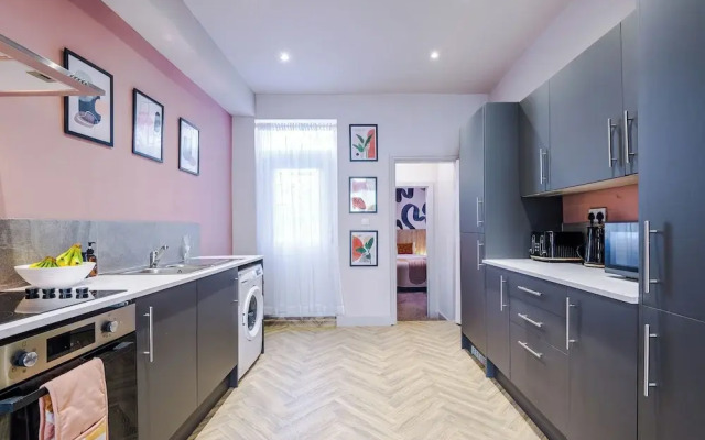 Modern 4-Bedroom in Manchester