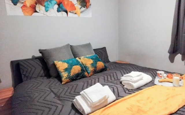Corby - Sleeps 5 - Parking - Town Centre