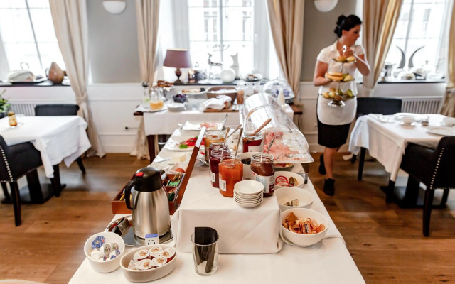 Lesar Hotel Angel