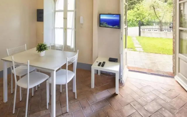 Lovely Holiday Flat With Shared Pool in Lerici