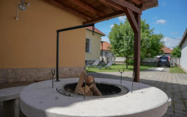 Varkert Deluxe Apartmanhaz