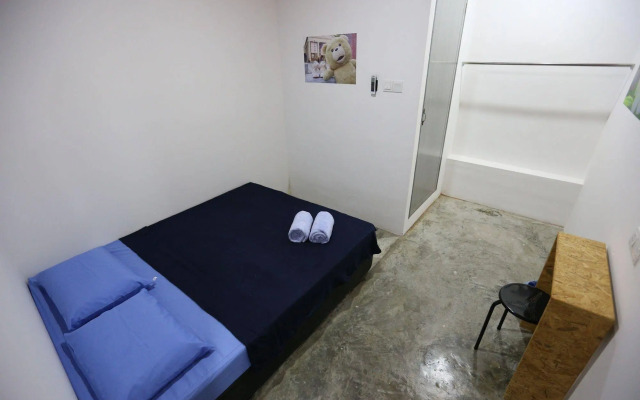 ZEN Rooms Noisy Room
