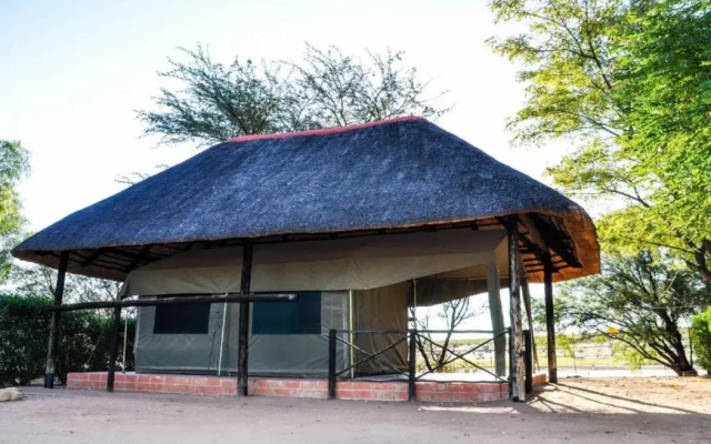Transkalahari End Resort - Die Dam