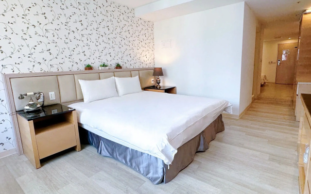 Champs Elysees Hotel