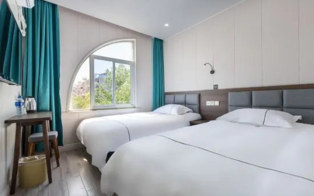Lichen Hotel