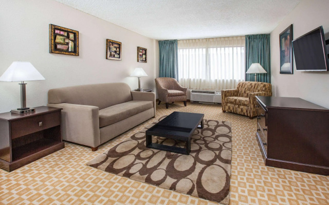 Days Inn by Wyndham Sherman