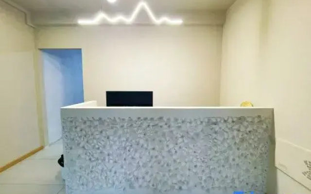 YUNDUOHotel (Jiangxia Living Room Metro Station EonMall Store)