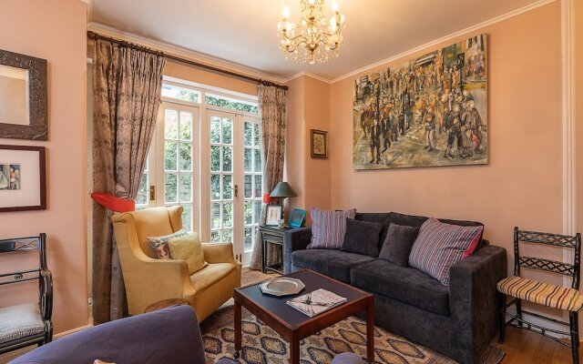ALTIDO 2 Bed Flat With Garden Next to Battersea Park!