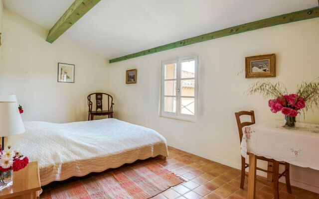 Secluded Holiday Home in Rustrel With Swimming Pool