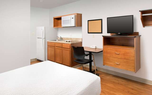 Extended Stay America Select Suites - Cleveland - Airport