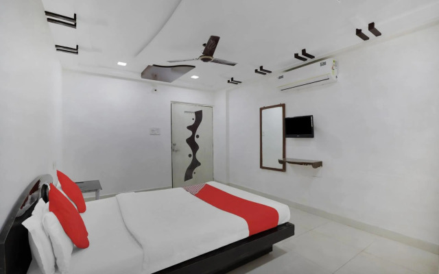 Flagship 83069 Hotel Rudra Palace