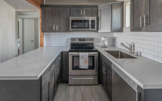 Modern 2br Phoenix Townhome by Wanderjaunt