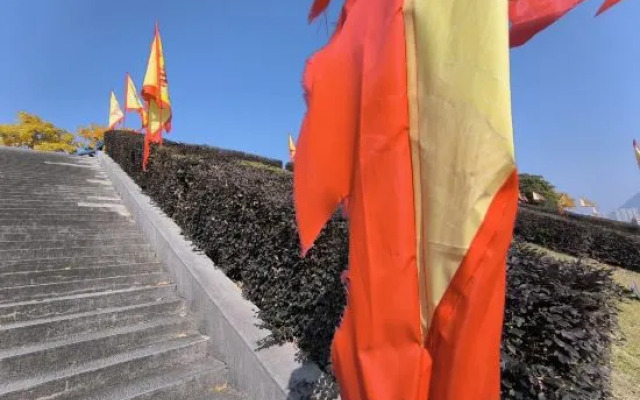 Hengdian Chunai Smart Apartment (Mingqing Gongyuan Branch)