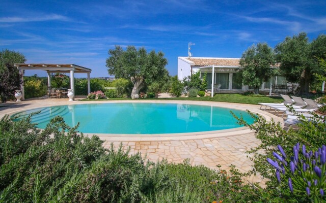 TD Il Vecchio Fienile Outdoor Kitchen with Pool View
