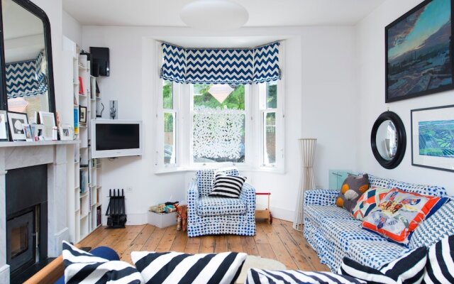 Fashionable 3BR Family Home in Battersea