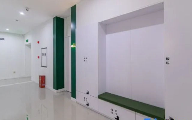 Qingyou Sharing Hotel (Monument to the people's Liberation Store