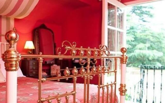 Ravenwood Hall Hotel