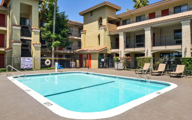 Comfort Inn & Suites Rancho Cordova - Sacramento